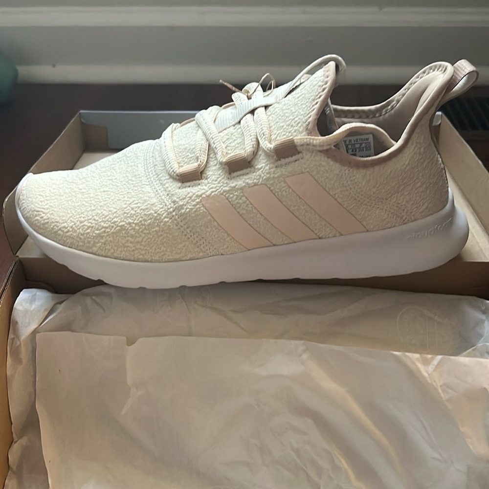 Adidas cloudfoam pure 2.0 size 9.5 womens